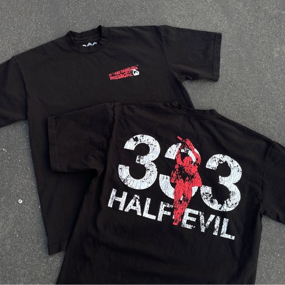 Texas chainsaw massacre Black Graphic T-Shirt with Red and White Design half evi - Picture 1 of 1